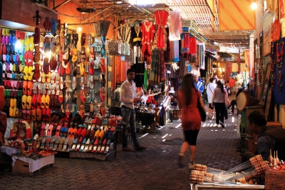 Souk in Marrakesch (Barbaragin)  [flickr.com]  CC BY-SA 
Informations sur les licences disponibles sous 'Preuve des sources d'images'